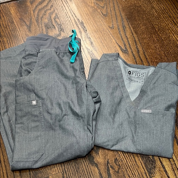 Figs Women’s Heather gray scrub set, size XS - Picture 1 of 7